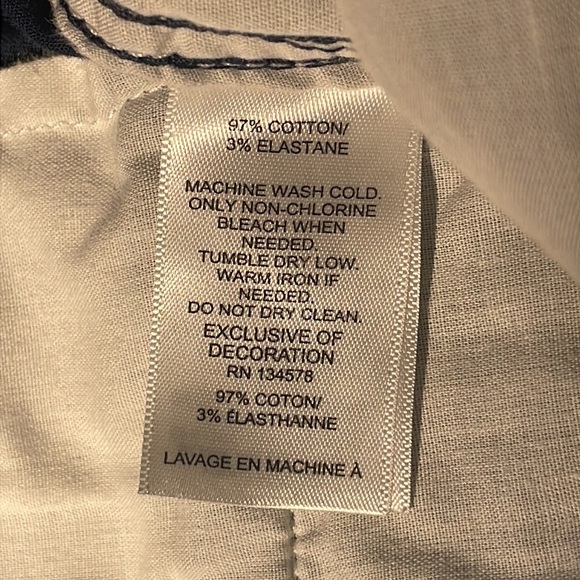 Vineyard Vines navy zip front shorts. 3” inseam, cotton / elastane. Size 0 - Picture 11 of 12